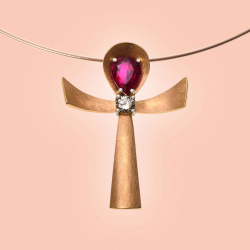 ANKH Anhänger aus Roségold mit Rubin und Brillant – MichaelAngelo Collection